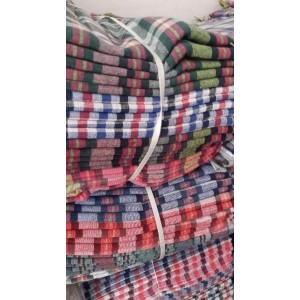 Sofra Bezi 150x150 Yakin Plan Kareli Paket