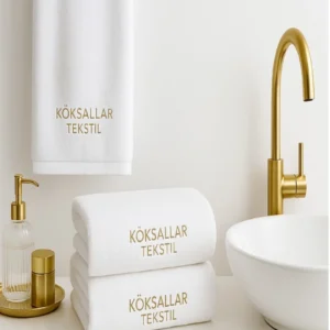 Köksallar Tekstil 70x140 cm beyaz otel havlusu – altın detaylı modern banyo tasarımı, %100 pamuk, lüks otel tekstil ürünü
